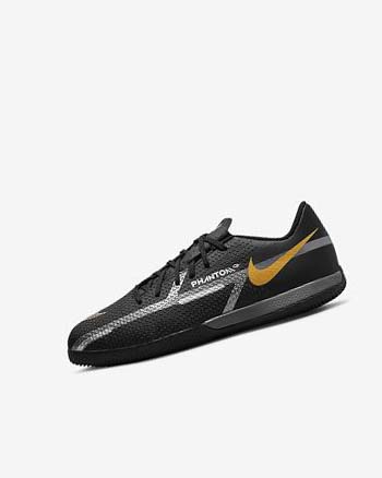 Zapatos De Fútbol Nike Jr. Phantom GT2 Academy IC Niño Negras Metal Doradas Gris Oscuro Metal Gris Oscuro | CO5104